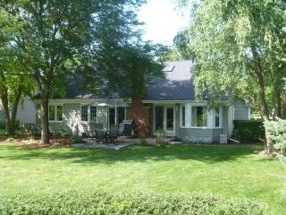 415 Galway Dr, Trout Valley, IL 60013-1586