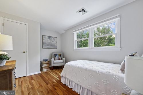 30 Robert Rd, Princeton NJ  08540-5333 exterior