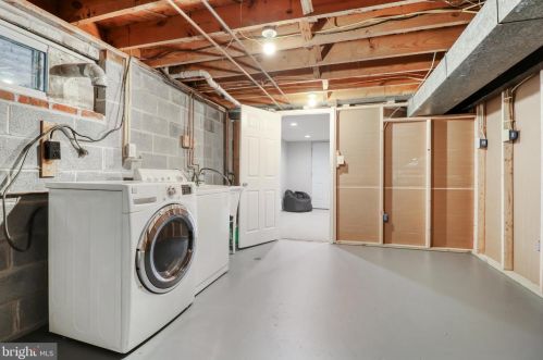 5502 Kings Park Dr, Springfield VA  22151-1106 exterior