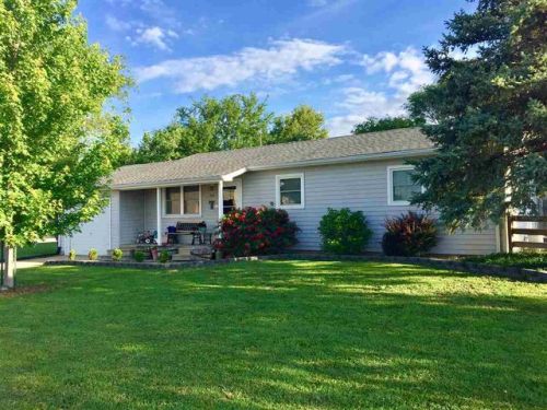 300 10th St, Halstead, KS 67056-2516