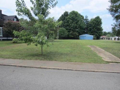308 Maple Ave, Waverly, TN 37185-1519