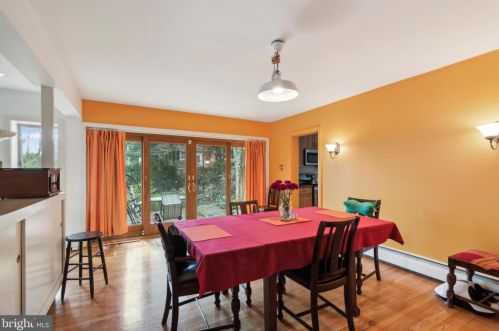 151 Gravers Ln, Philadelphia PA 19118-2806 exterior