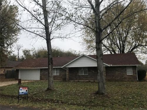 516 Bacone St, Muskogee, OK 74403-6009