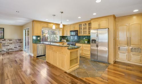 860 Dearborn Pl, Gilroy, CA 95020-6303