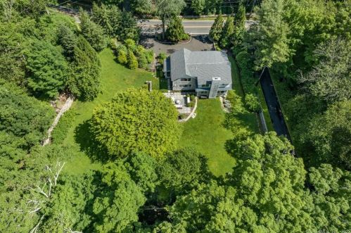 86 Lower Cross Rd, Greenwich CT  06831-3002 exterior