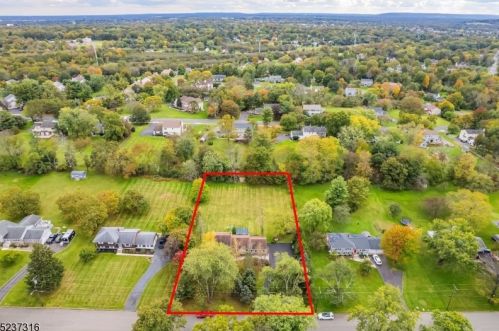 12 Deer Run Dr, Bridgewater, NJ 08807-1508