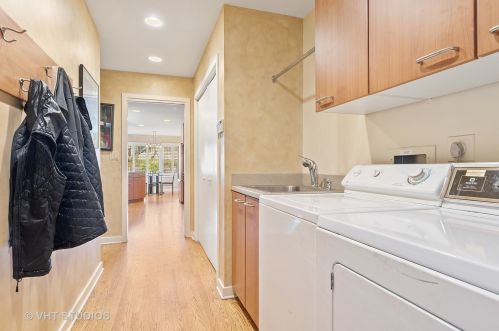 1020 North Ave, Bannockburn IL  60015-2206 exterior