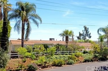 5282 King St, Riverside, CA 92506-1623