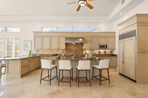 4753 Farmers Rd, Honolulu HI  96816-5443 exterior