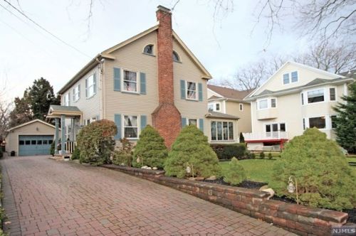 6 Stewart Ave, Nutley, NJ 07110-2822