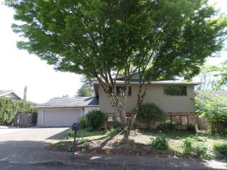 17900 Monticello Dr, Gladstone, OR