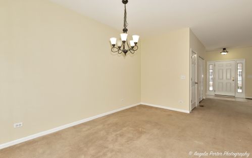 327 Front St, Alden, IL 60033-2711