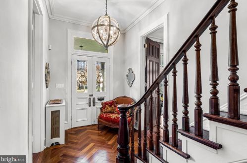 114 Kings Hwy, Tavistock NJ 08033-1981 exterior