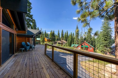 11030 Ski Slope Way, Truckee CA  96161-6603 exterior