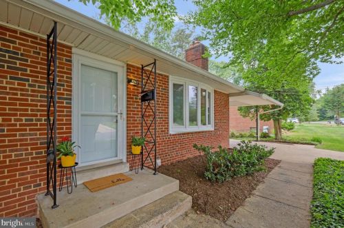 7707 Newcastle Dr, Annandale, VA 22003-5425