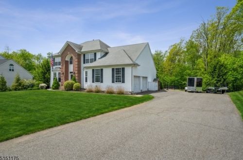 53 Saunders Ln, Hackettstown, NJ 07840-5531