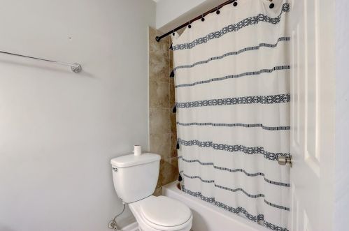 151 Camelot Way, Lemont IL  60440-2084 exterior