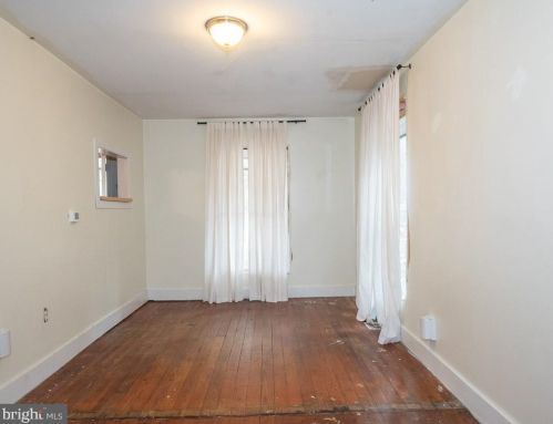 2122 Millcreek Rd, Lancaster PA  17602-4749 exterior