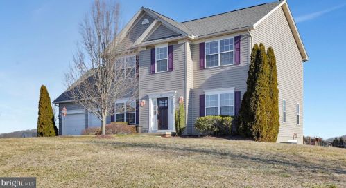 67 Tinning Ct, Hedgesville WV 25427-7367 exterior