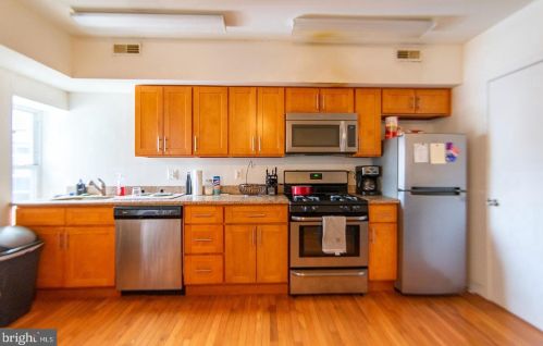 4307 Locust St, Philadelphia, PA 19104-5282