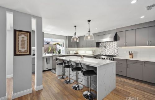 10 Vispera, Irvine CA  92620-2127 exterior