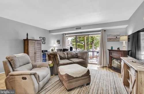 13 Valleybrook Dr, Lancaster PA  17601-4612 exterior