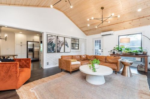 2334 Cortez Way, Atlanta GA  30319-3914 exterior