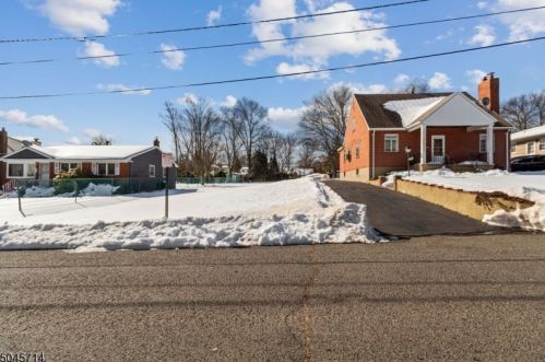 43 Walnut Ave, Iselin, NJ 08830-1521