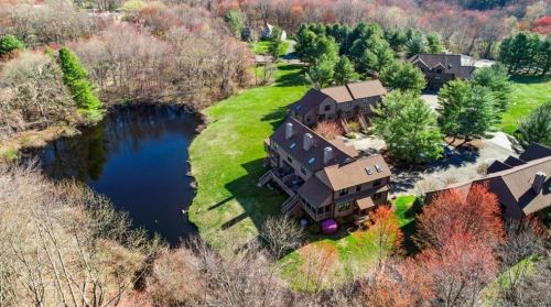 11 Rockview Cir, Upper Stepney, CT 06468-2656