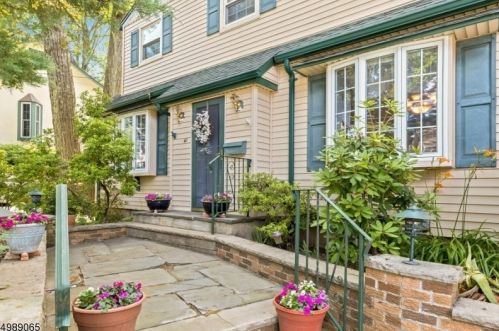 41 Maple Ave, Town Center, NJ 07052-2407