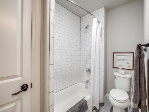 2725 6 Ave, Fort Worth TX  76110-3010 exterior