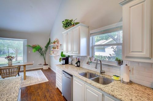 3249 Chapel Downs Dr, Dallas TX  75229-5836 exterior