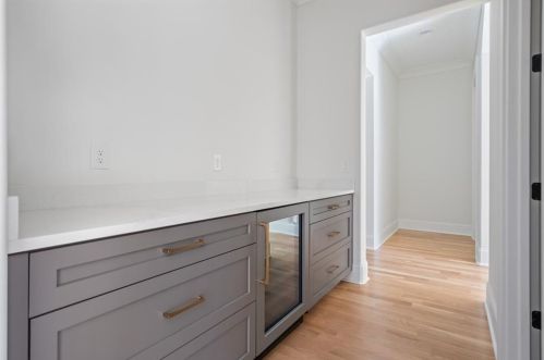 679 Moores Mill Rd, Atlanta GA  30327-0015 exterior