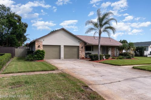 2685 Royal Oak Dr, Titusville, FL 32780-3104