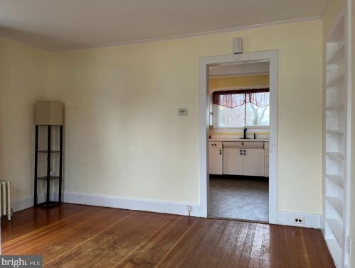 56 Mandl St, Trenton NJ  08619-3604 exterior