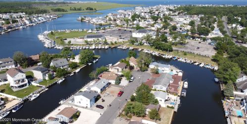 805 Harbor Rd, Lacey, NJ 08731-5211
