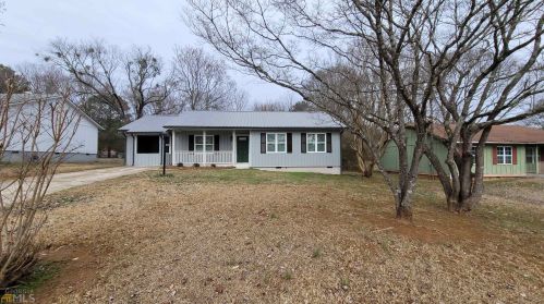 3260 Creekwood Dr, Rex GA  30273-2121 exterior