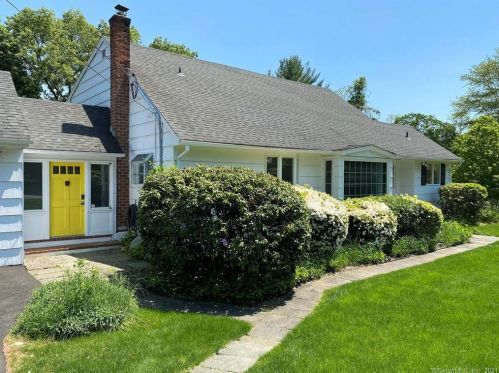 22 Douglas Dr, Norwalk, CT 06850-1730