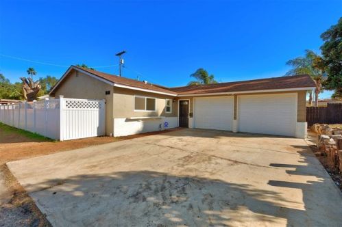 9777 Vine St, Lakeside, CA 92040-4218