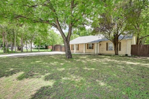 4516 Hodgkins Rd, Fort Worth TX  76135-1613 exterior