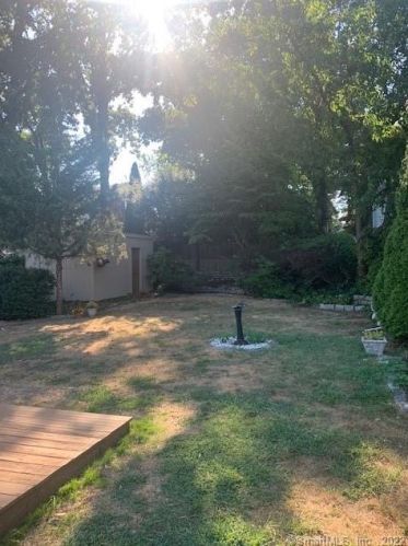 27 Hawthorne Dr, Norwalk CT  06851-4113 exterior