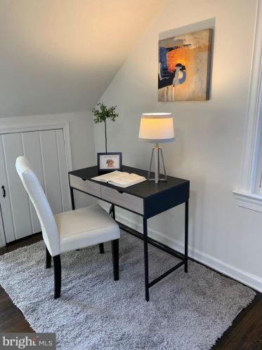 9407 Colesville Rd, Silver Spring MD 20901-4819 exterior