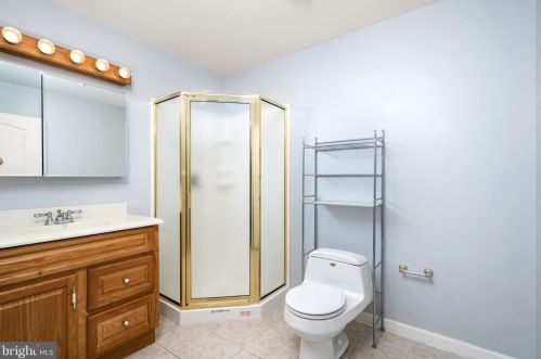 22 Honey Flower Dr, Trenton NJ  08620-9688 exterior