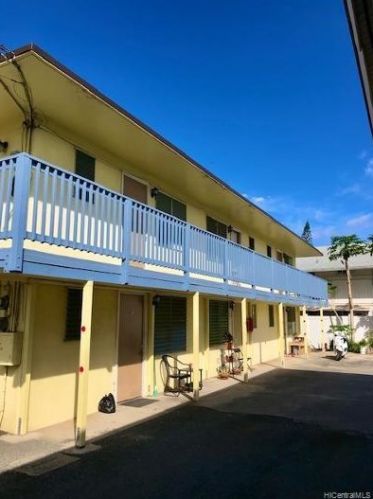 727 Mahiai St, Honolulu, HI 96826-5675