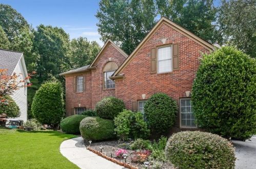 1516 Shetland Pony Ct, Suwanee, GA 30024-1851