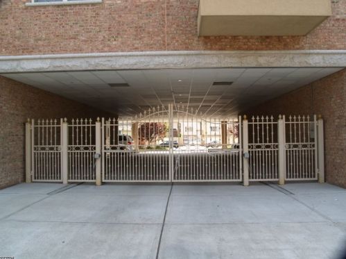 411 Chestnut St, Newark, NJ 07105-2499