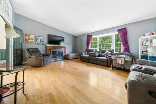 7 Marian Ln, Nashua, NH 03062-2152