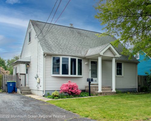 716 Boesel Ave, Manville, NJ 08835-2417