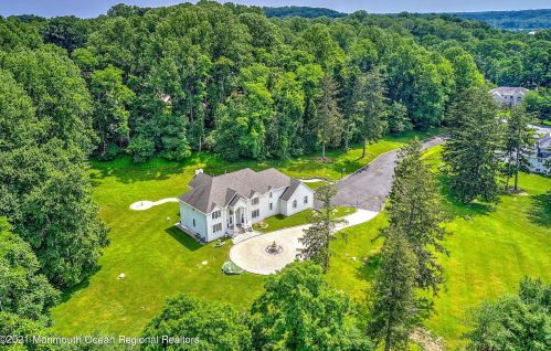 5 Oakwood Ct, Holmdel Village, NJ 07733-1753
