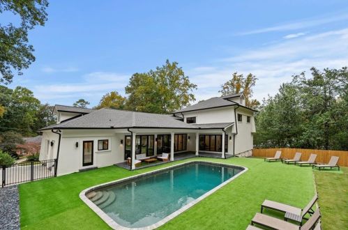 2026 Breckenridge Dr, Atlanta GA  30345-4010 exterior